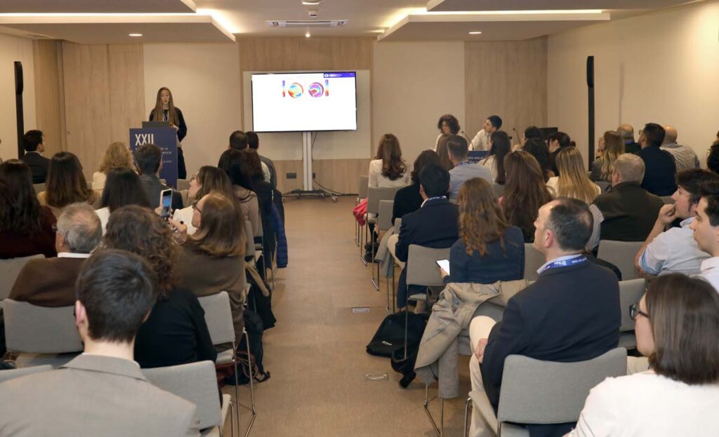 El Curso conjunto de AJOE y SESOC se centró en «Iniciación a la Topo‑Tomografía Corneal»
