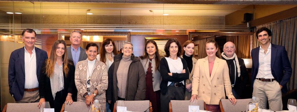 El Curso contó con la aportación de contrastados especialistas, en la imagen, que analizaron los principales desafíos clínico-quirúrgicos en cirugía reconstructiva periocular, combinando experiencia, innovación y singularmente un enfoque muy práctico