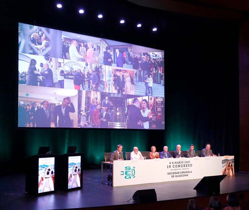 Mesa Presidencial en el transcurso de la Inauguración del 25 Congreso de la SEG