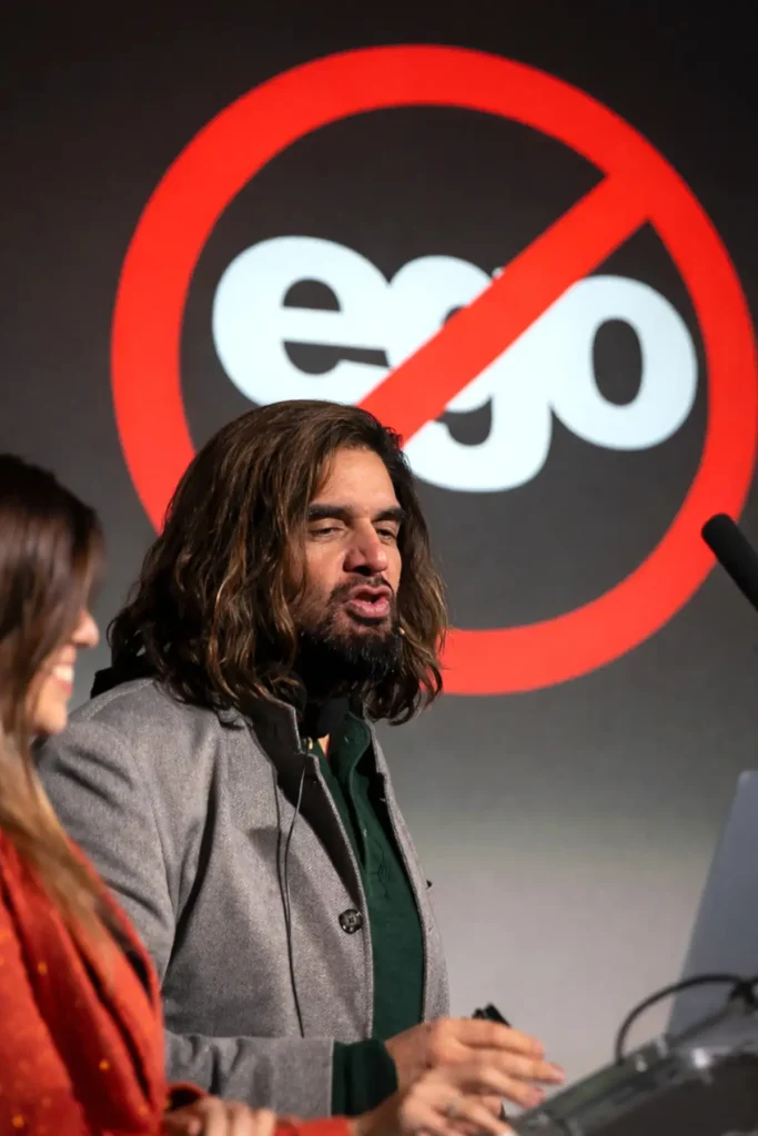 Dr. Ike Ahmed y Dra. Ticiana De Francesco dando su charla magistral sobre ser mejor cirujano.