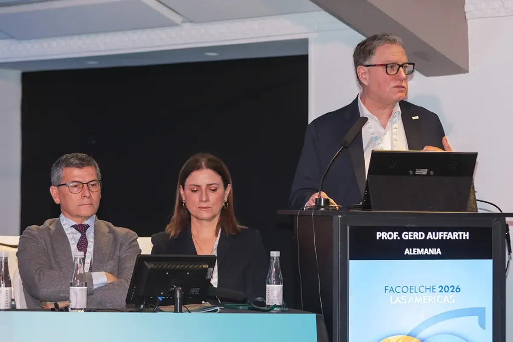 El Prof. Gerd Auffarth en la Charla de Maestros.