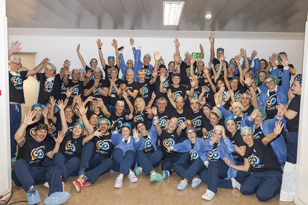 Foto de familia tras una sesión quirúrgica histórica.