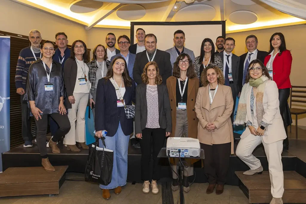 Foto de familia de algunos de los ponentes de Facoptom.