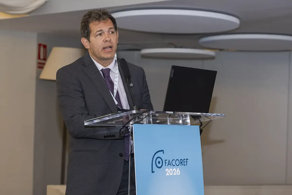 El Dr. Renato Ambrosio en su exposición en FacoRef.