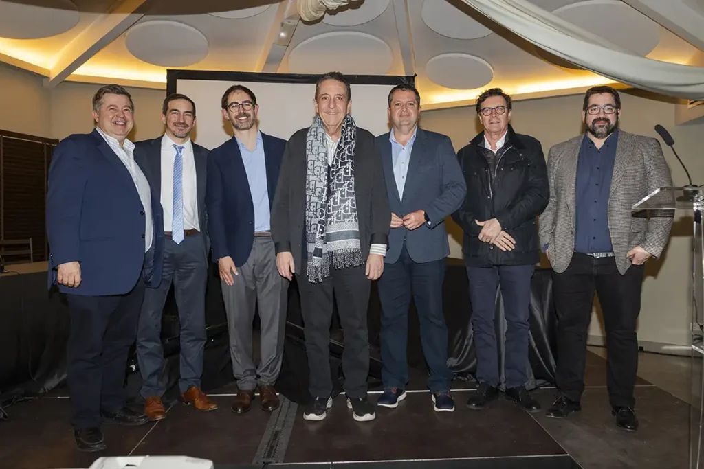 Gran plantel de ponentes en la sesión previa dedicada a la Inteligencia Artificial y la robótica.