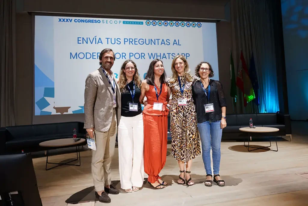 Foto de los integrantes de la Mesa Redonda Oficial. Manejo de las malposiciones palpebrales y microftalmia en síndromes congénitos oculares.
