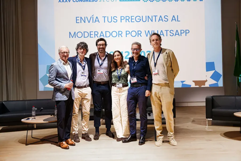 Foto de los integrantes del Curso Oficial. Reflexiones en la mirada: filosofía y cirugía.