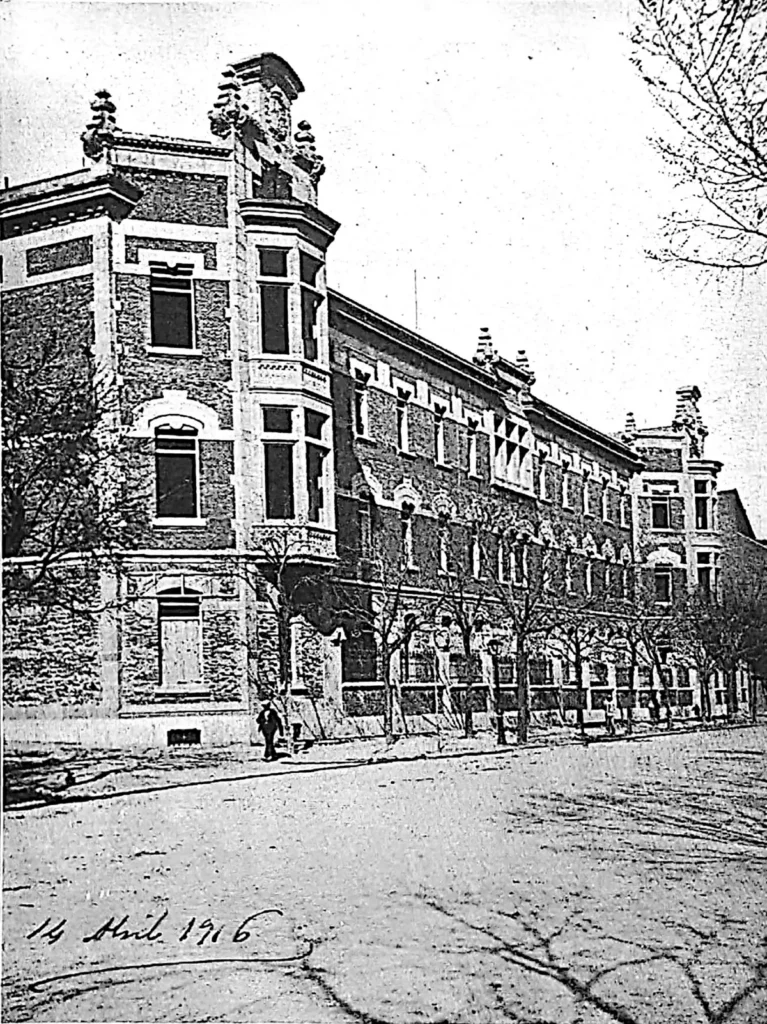 Fachada de Santa Cristina en 1916.