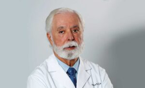 El Prof. Gómez-Ulla