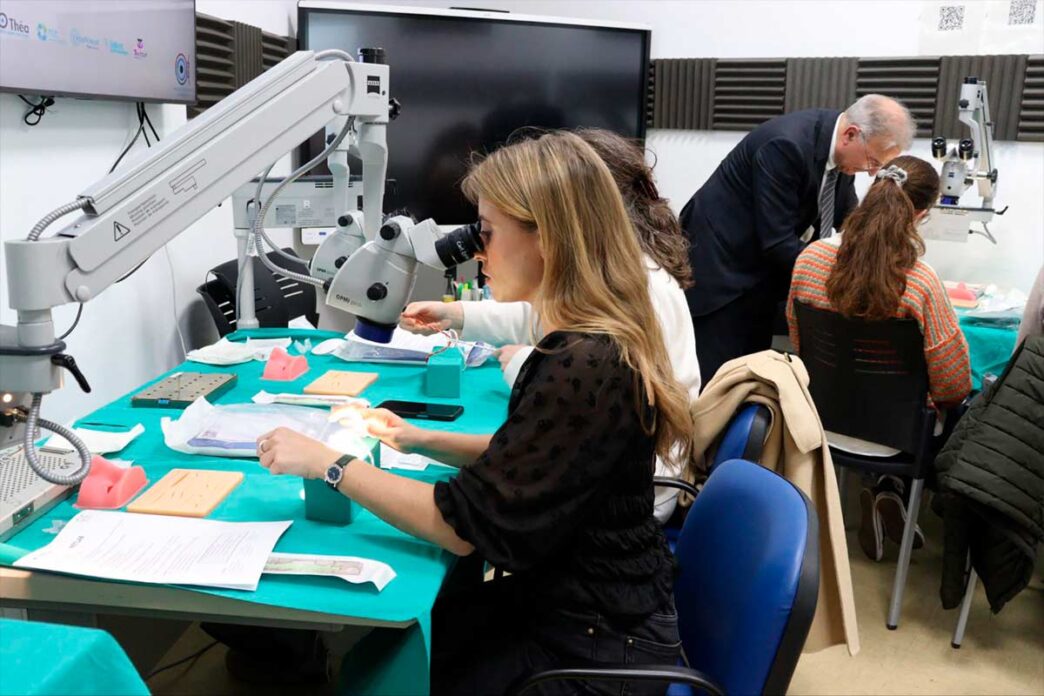 El alumnado pudo poner en práctica sus conocimientos en las instalaciones del Laboratorio de Simulación e Innovación de Alicante (SimIA) de ISABIAL