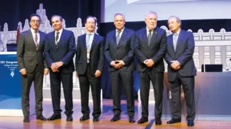 De izq a dcha, Prof. Gª. Feijoo, Vicepresidente SEO,  Dr. Gegundez, Secretario General SEO, Prof. Benítez del Castillo,Presidente SEO, Excmo. Sr. Gómez Caamaño,Consejero de Sanidad,  Excmo Sr. Santalices Vieira, Presidente del Parlamento de Galicia y el Dr. Ramón Lorente, Presidente del Comité Local 101 SEO.