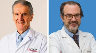 Prof. José Fernández-Vigo (izquierda) y Prof. Alfredo García Layana (derecha)