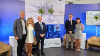 En la imagen, los Dres. José L. Güell, Beatriz Paredes, Jorge Alió del Barrio y Meilin Chang, junto al Prof. Alió (en el centro).