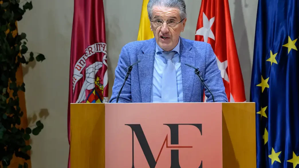 El Profesor Fernández Vigo durante su intervención.