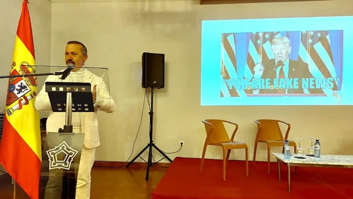 Dr. Enrique Santos Bueso durante su conferencia sobre Germán Beritens y el Astigmatismo del Greco. Jaca 15‑11-25.