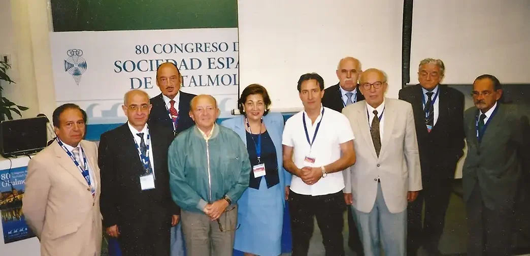 GHHO. X Reunión. 1 de octubre de 2004. Córdoba. 80.º Congreso SEO (Dcha. a izda.: Rafael Menacho, José Luis Munoa, José María Nadal, Carlos López de letona, José Luis Cotallo, Clara Jiménez, Mario Esteban, José María Simón, Fathi Diab y Pedro Fernández de la Fuente).
