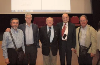 Mario Esteban con antiguos alumnos militares, de izda. a derecha: Dr. A. Rocasolano, Dr. J.L. Sancho, Prof. J. Murube y Dr. M. Morell. Homenaje de la SEO en Sepúlveda. Septiembre de 2013.