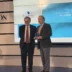 El director de la Razón, Paco Marhuenda entregando el premio al doctor Lorente.