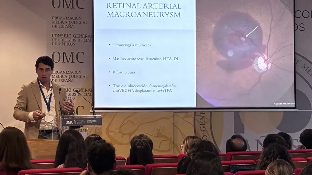 El Dr. Ángel López Vázquez durante su presentación.