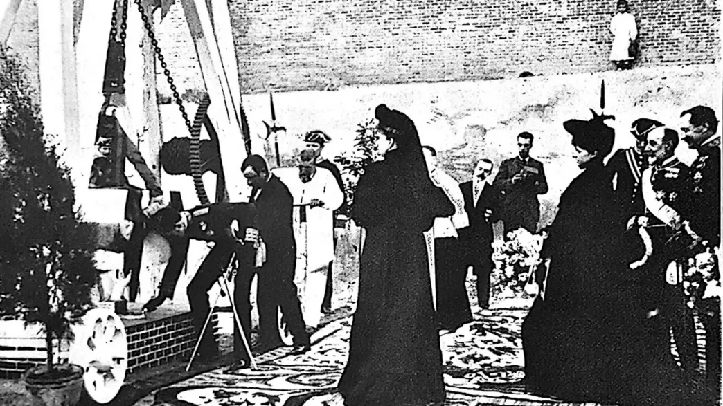 Primera piedra 1904.